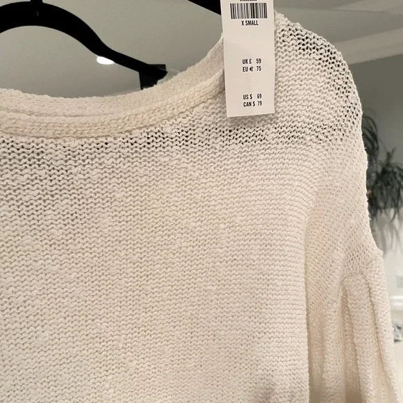 New With Tags Abercrombie Boucle Drop Shoulder XS Cream - Picture 2 of 4